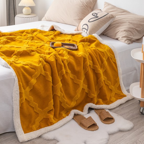Diamond plaid flannel blanket coral velvet air conditioning blanket Lamb velvet sofa cover blanket winter thickened leisure blanket wholesale Diamond plaid flannel blanket coral velvet air conditioning blanket Lamb velvet sofa cover blanket winter thickened leisure blanket wholesale